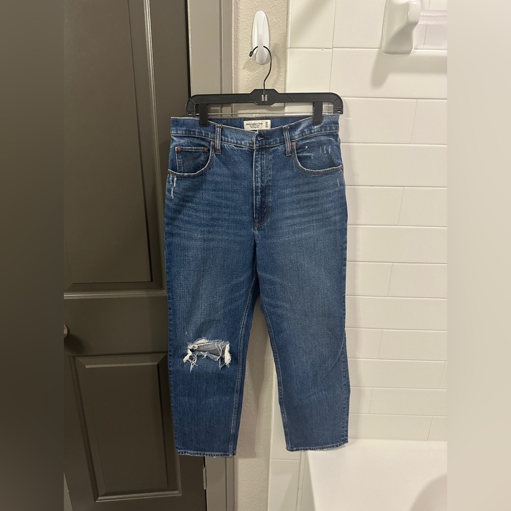 Abercrombie Ultra High Rise Ankle Straight Size 10 Women's Distressed Jeans